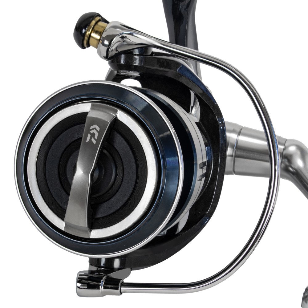 Daiwa 21 Certate SW (G) Meeresrolle 8000-H - 300m/ 0,33mm - 5,8:1 - 615g