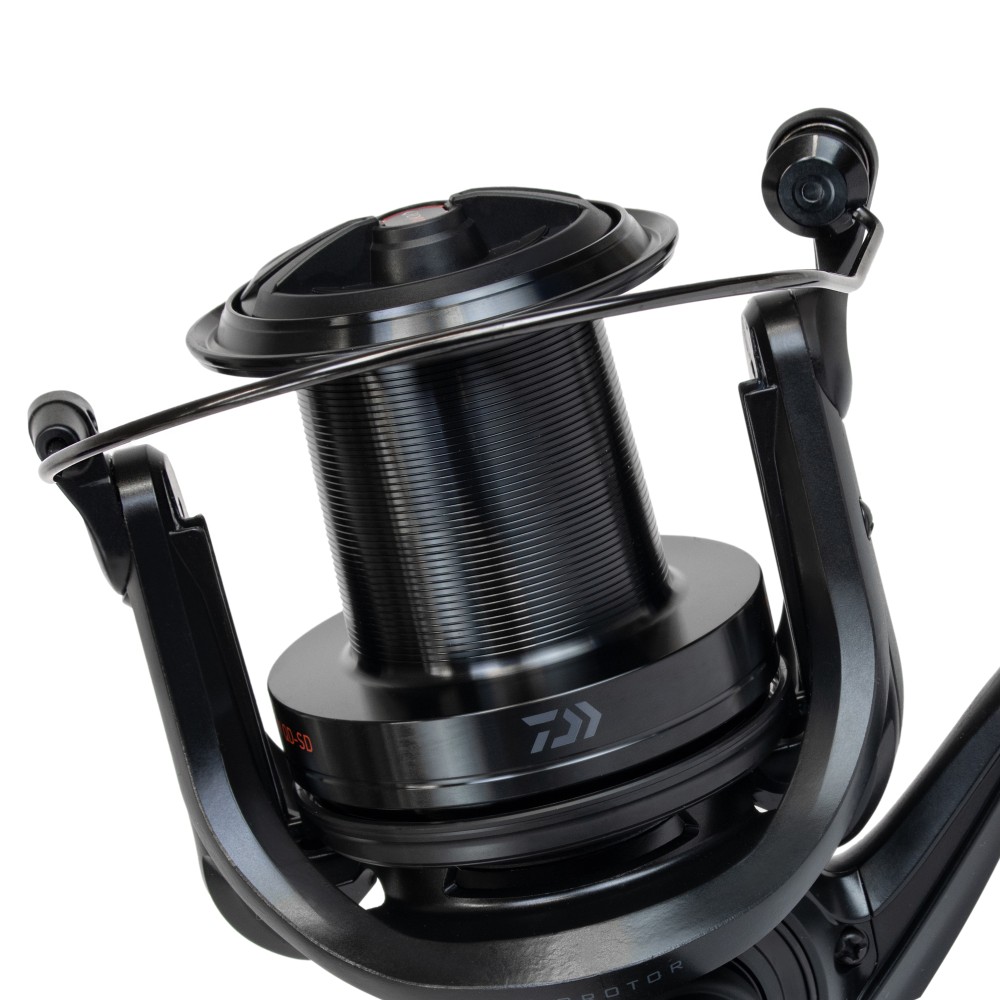 Daiwa 21 Emblem 45 SCW QD SD - Karpfenrolle 700m/ 0,35mm - 4,9:1 - 645g