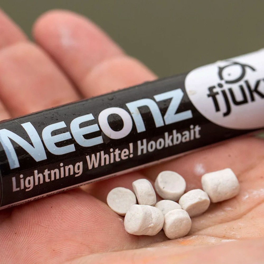 Fjuka Neeonz Hyper-Fluoro Hakenköder 7mm - Lightening White