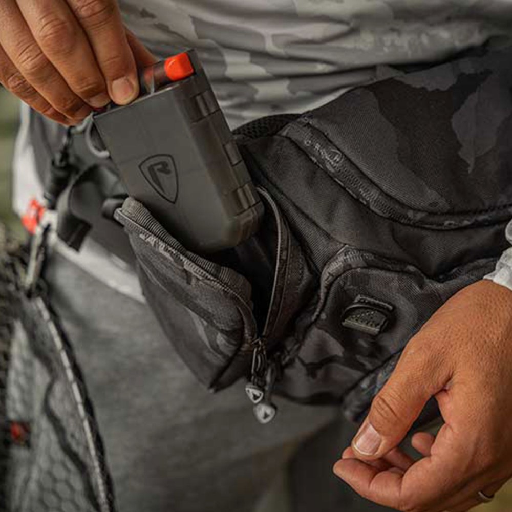 Fox Rage Camo Voyager Belt Bag - Angeltasche 68x21x18cm - 1 Tacklebox